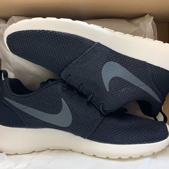 NIKE Men\'s Roshe Run 511881-010 New REAL main image 4